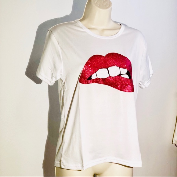 NEW..! Women’s M White T-Shirt RED LIPS👄GLITTER - Picture 4 of 8
